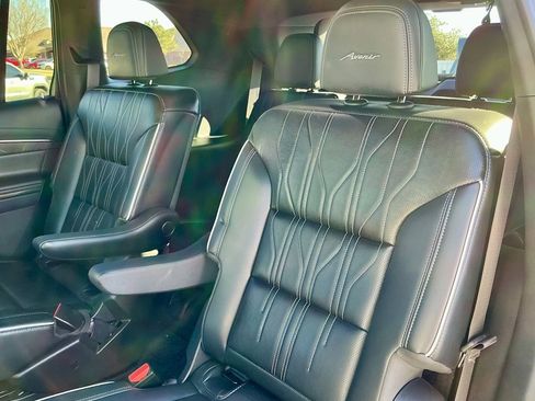 Used 2025 Buick Enclave Avenir w/ Super Cruise Package image 29