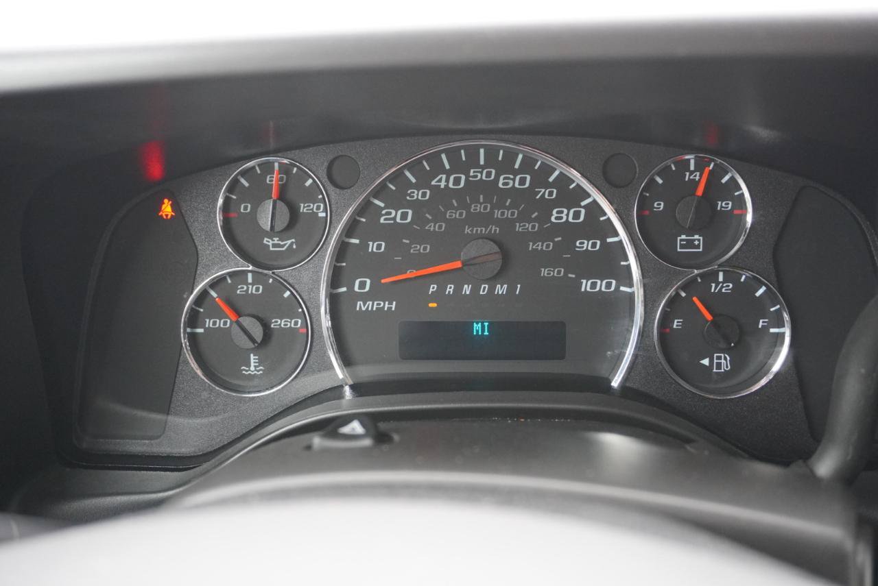 Used 2025 Chevrolet Express 2500 w/ Driver Convenience Package RWD image 10