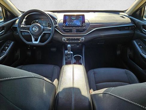Used 2024 Nissan Altima 2.5 SV image 16
