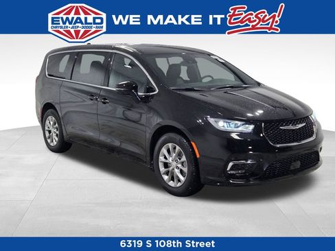 New 2026 Chrysler Pacifica Select AWD/4WD image 12