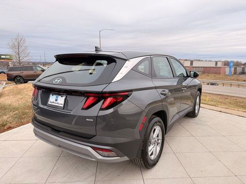 Used 2025 Hyundai Tucson SE AWD/4WD image 5