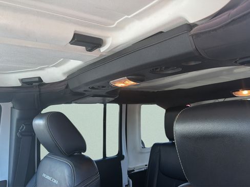 Used 2015 Jeep Wrangler Unlimited Rubicon w/ Connectivity Group AWD/4WD image 37