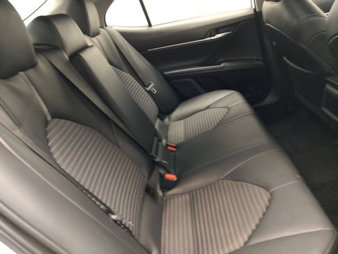 Used 2022 Toyota Camry SE w/ Convenience Package FWD image 19