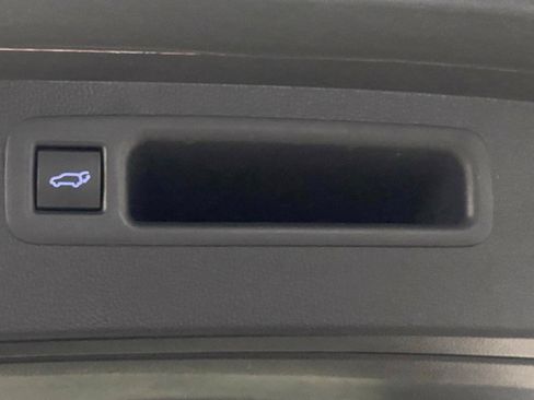 Used 2021 Toyota Highlander Limited AWD/4WD image 10