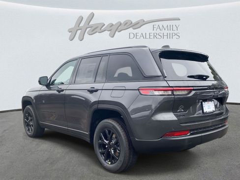 New 2025 Jeep Grand Cherokee Altitude image 25