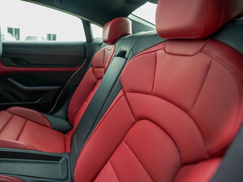 Used 2021 Porsche Taycan 4S image 29