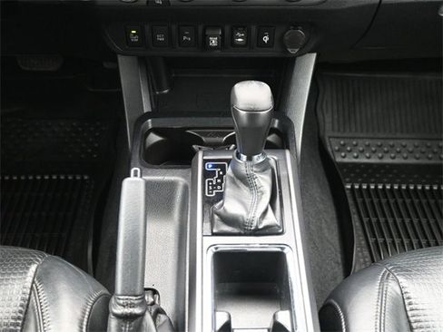 Used 2019 Toyota Tacoma TRD Off-Road image 23