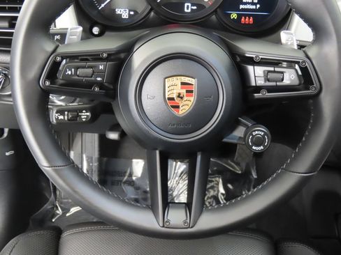 Certified 2026 Porsche Macan AWD/4WD image 18
