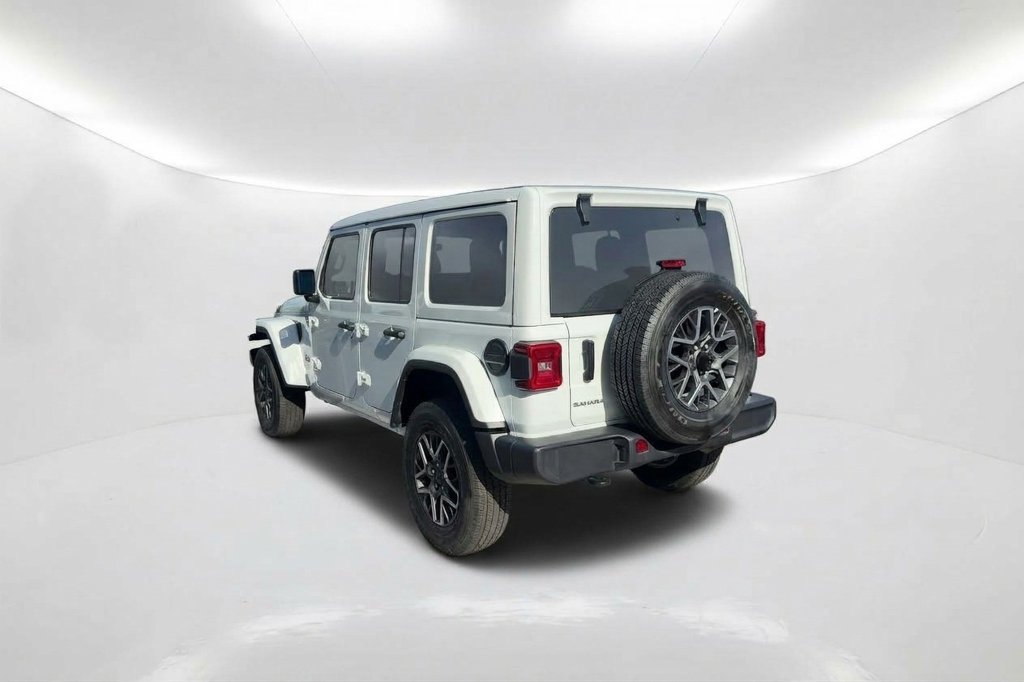 Used 2026 Jeep Wrangler Unlimited Sahara AWD/4WD image 8