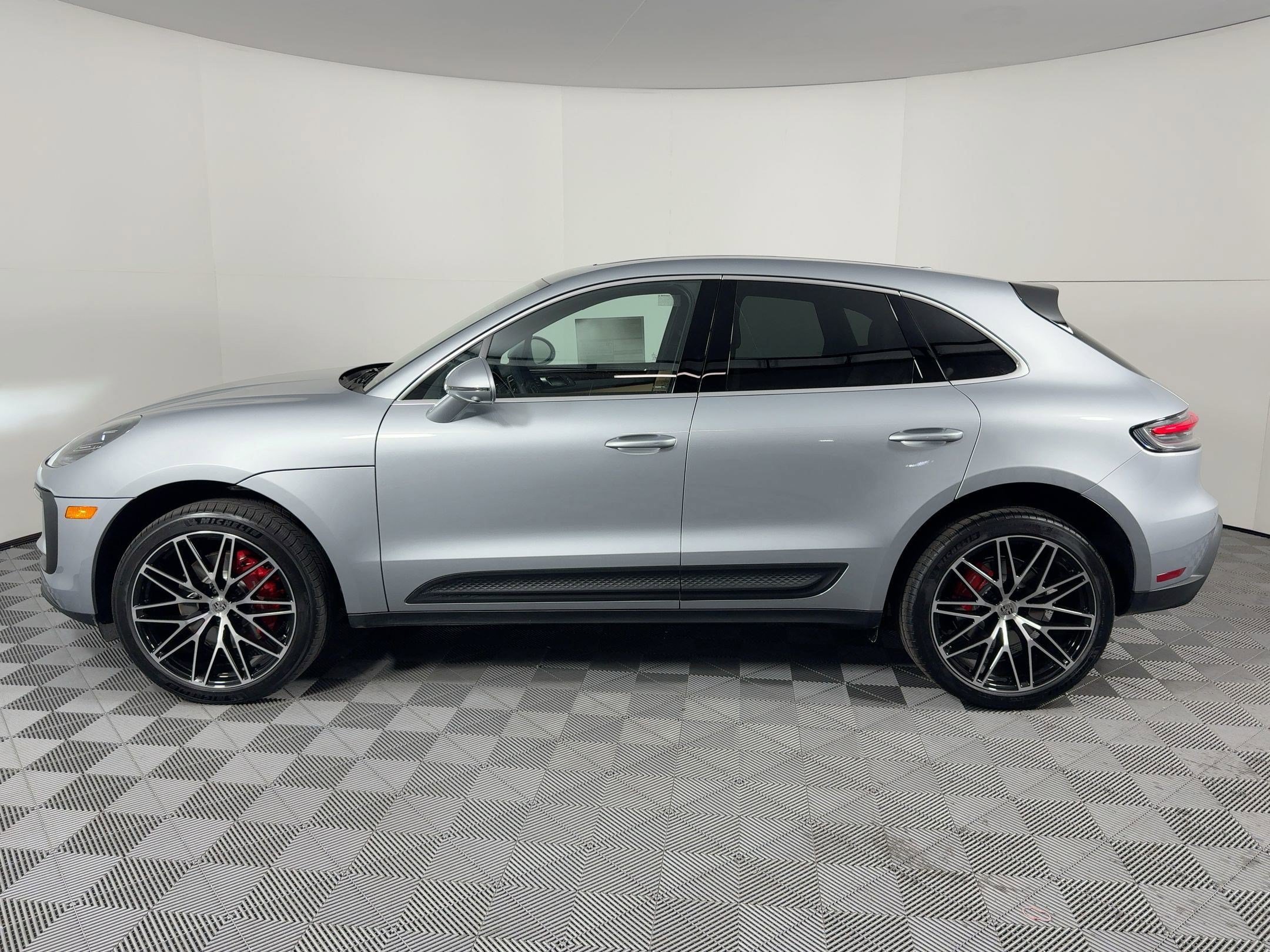 Certified 2026 Porsche Macan S AWD/4WD image 2