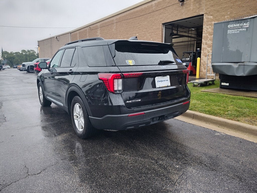 Used 2025 Ford Explorer Active RWD image 4