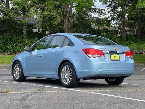 Used 2011 Chevrolet Cruze Eco FWD image 3