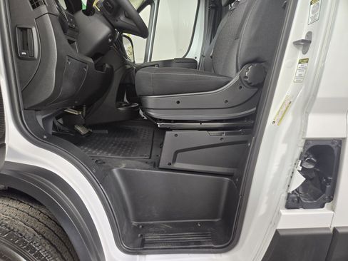 Used 2024 RAM ProMaster 2500 w/ Convenience Group image 28