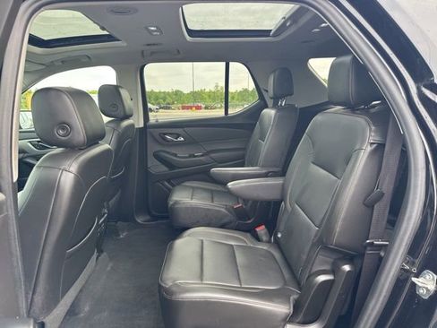 Used 2021 Chevrolet Traverse LT w/ LT Premium Package AWD/4WD image 7