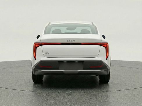 Used 2025 Kia K4 LXS image 7