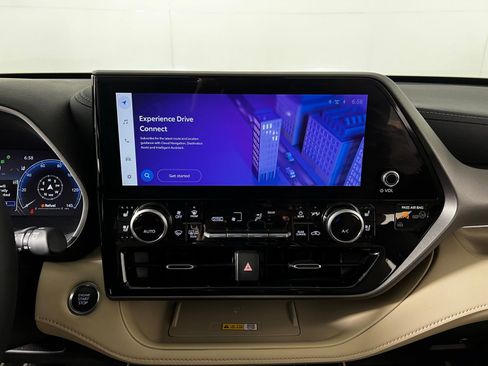 Certified 2025 Toyota Highlander Limited image 19