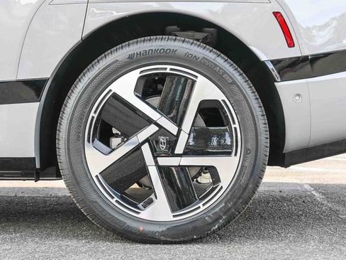 New 2026 Hyundai Ioniq 9 Calligraphy image 10