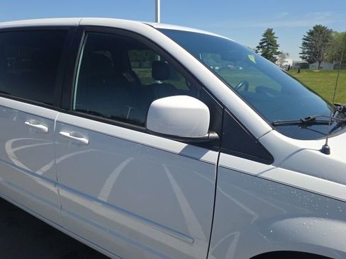 Used 2017 Dodge Grand Caravan SXT w/ Blacktop Package image 5