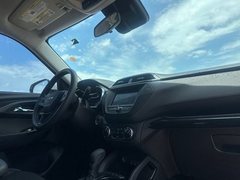 Used 2022 Chevrolet TrailBlazer LT w/ Confidence II Package FWD image 25