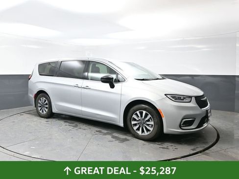 Used 2024 Chrysler Pacifica Limited FWD image 5