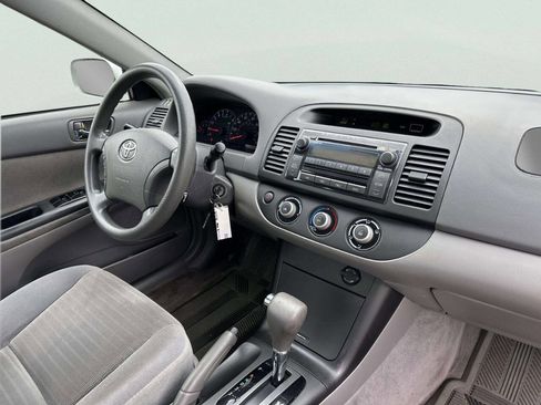 Used 2006 Toyota Camry LE FWD image 19