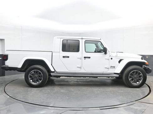 Used 2020 Jeep Gladiator Overland AWD/4WD image 11