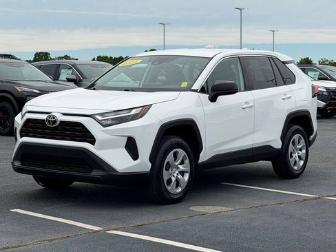 Used 2023 Toyota RAV4 LE FWD image 9