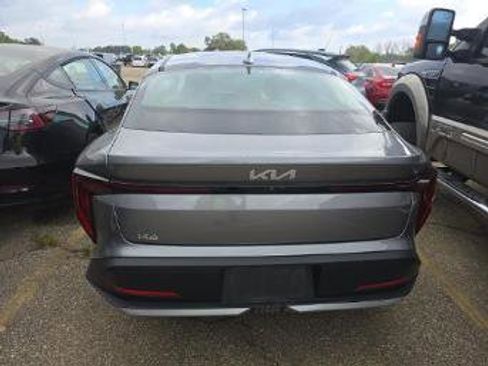 Used 2025 Kia K4 LXS image 8