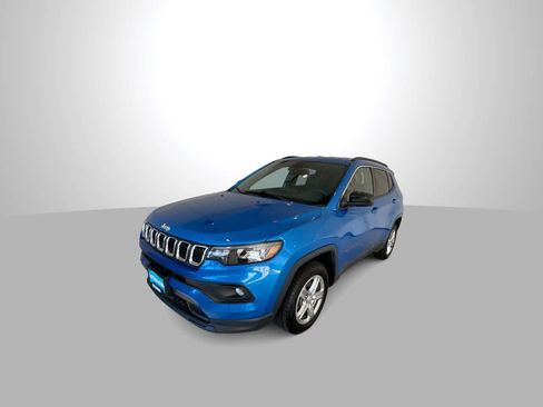 Used 2024 Jeep Compass Latitude AWD/4WD image 4