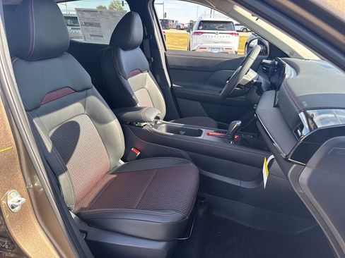 Used 2026 Nissan Kicks SR image 12