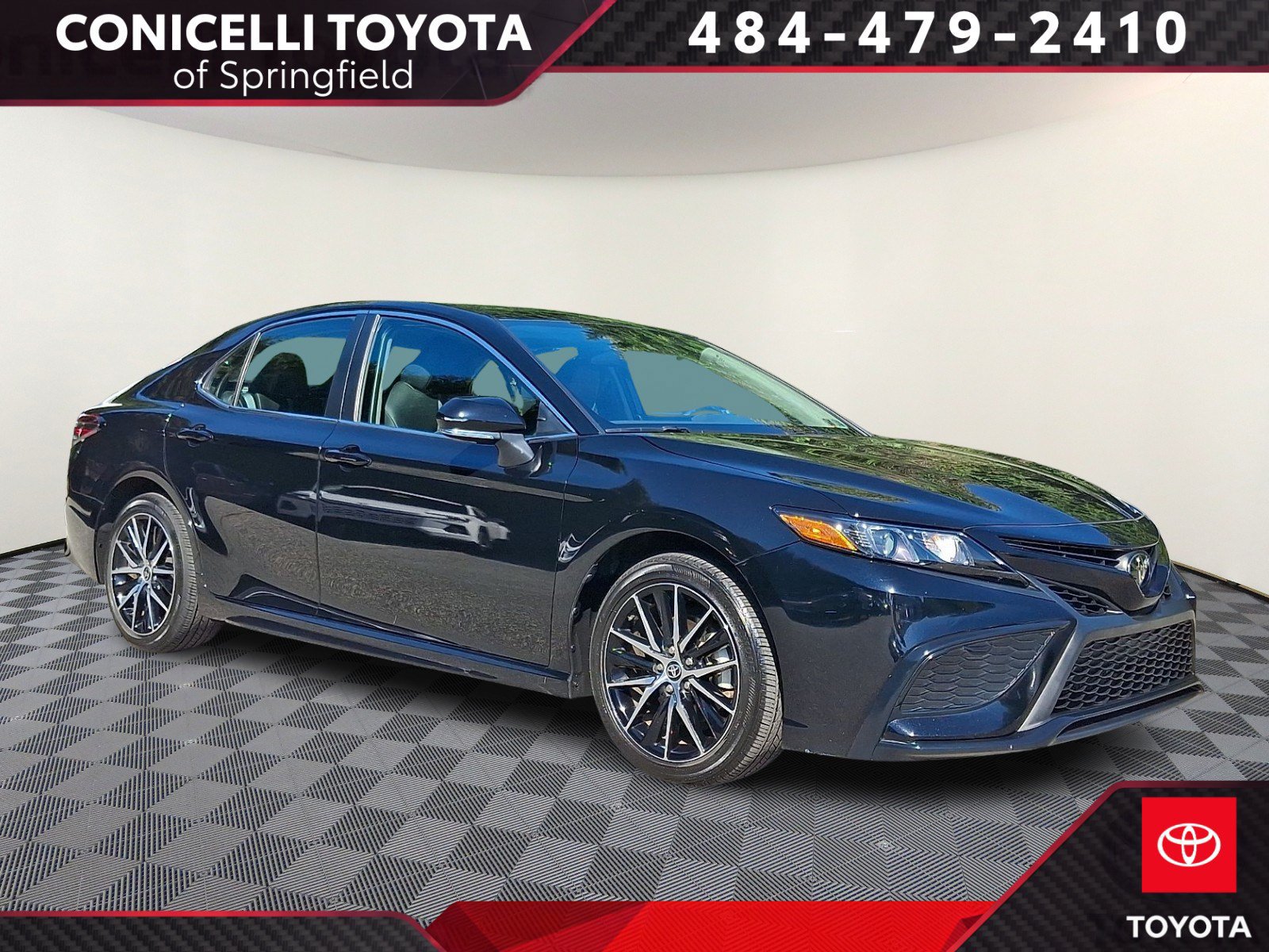 Certified 2024 Toyota Camry SE FWD image 1
