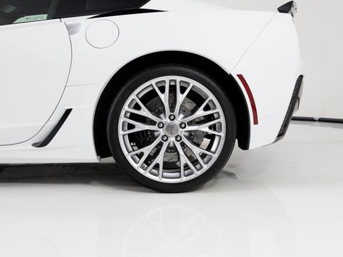 Used 2015 Chevrolet Corvette Z06 w/ 3LZ Preferred Equipment Group image 12