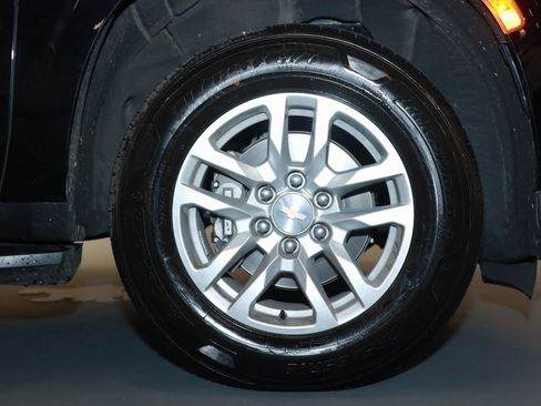 Used 2024 Chevrolet Suburban LT image 28