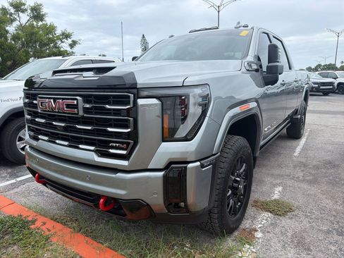 Used 2025 GMC Sierra 2500 AT4 w/ Technology Package AWD/4WD image 4