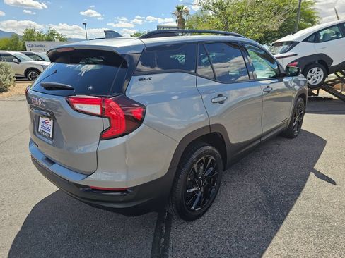 Used 2023 GMC Terrain SLT w/ Tech Package FWD image 5