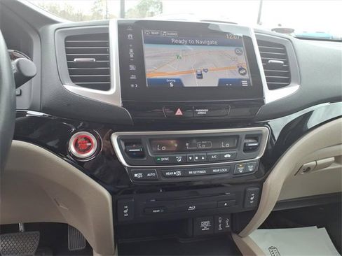 Used 2018 Honda Pilot Touring image 16