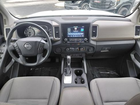 Used 2022 Nissan Frontier SV w/ Technology Package RWD image 16