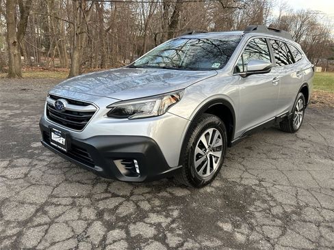 Certified 2021 Subaru Outback Premium image 4
