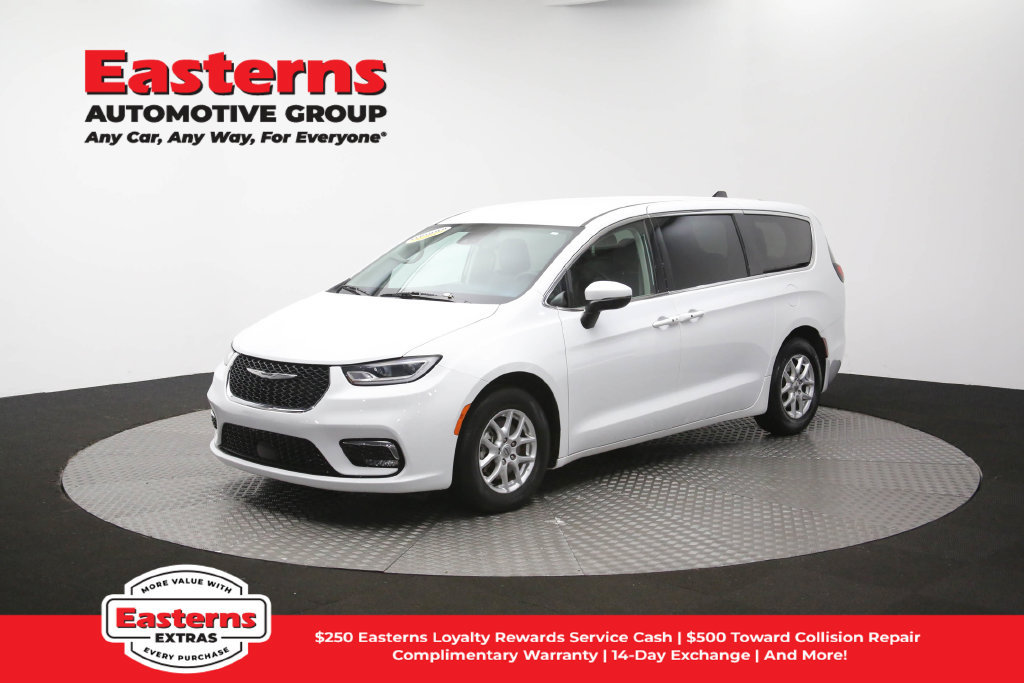Used 2023 Chrysler Pacifica Touring-L FWD image 55
