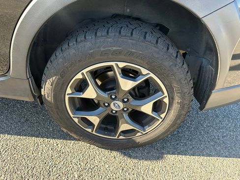 Used 2018 Subaru Crosstrek 2.0i Premium AWD/4WD image 3