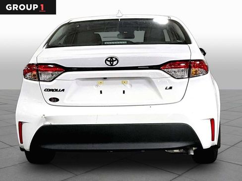 Certified 2025 Toyota Corolla LE FWD image 5