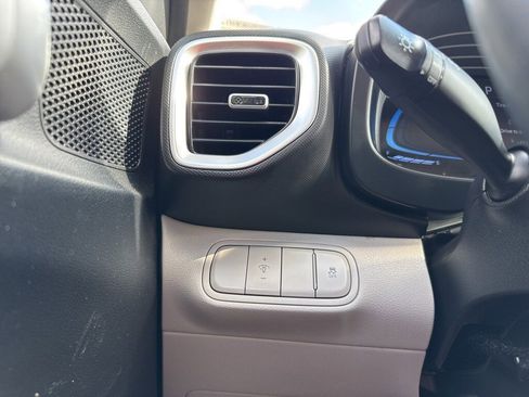 Certified 2023 Hyundai Venue SEL image 26