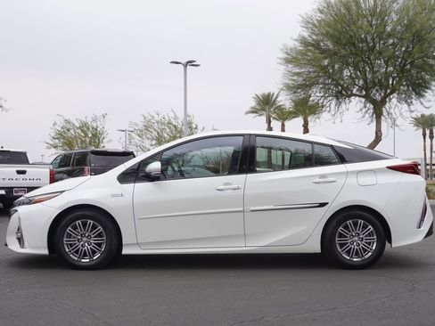 Used 2017 Toyota Prius Prime Advanced image 2