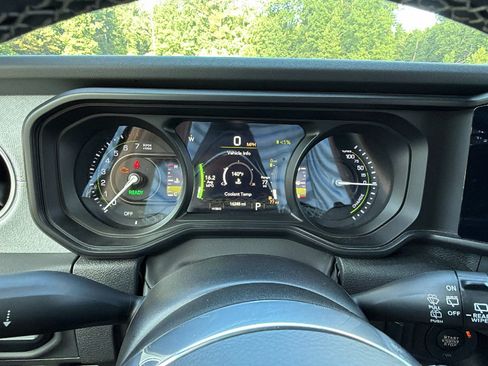 Used 2025 Jeep Wrangler Unlimited Sahara w/ Safety Group AWD/4WD image 30