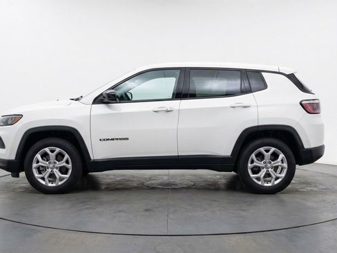 Used 2025 Jeep Compass Latitude AWD/4WD image 5