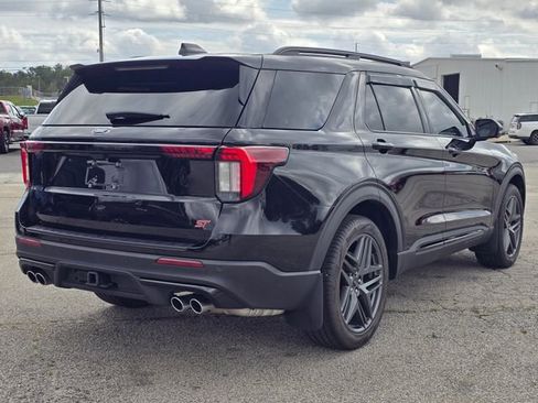 Used 2025 Ford Explorer ST image 5
