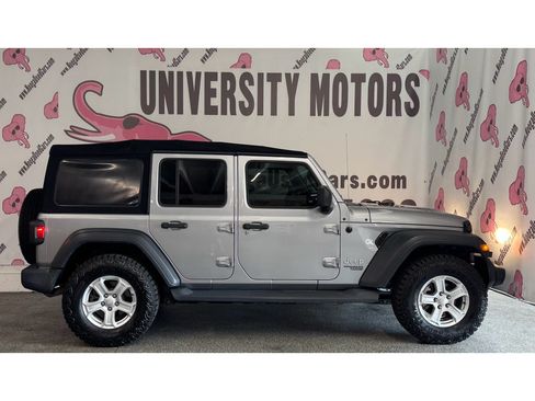 Used 2018 Jeep Wrangler Unlimited Sport S AWD/4WD image 9
