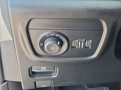 Used 2023 Jeep Grand Cherokee Overland AWD/4WD image 18