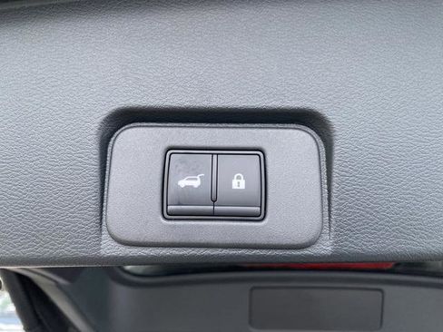 Used 2025 Nissan Rogue SL w/ SL Premium Package image 16