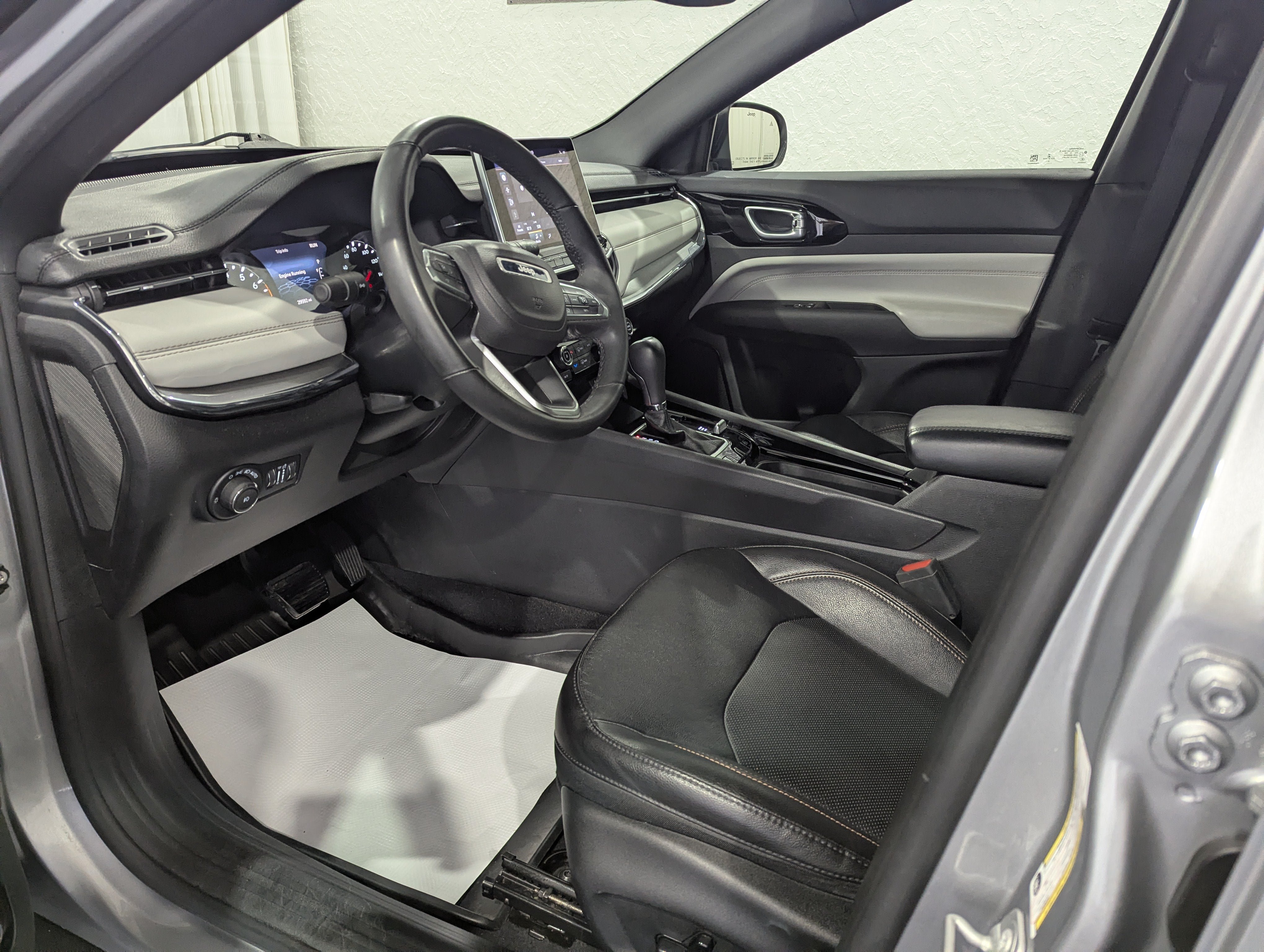 Used 2023 Jeep Compass Limited AWD/4WD image 13